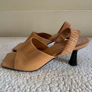 Tatuaggi Beige Leather Heeled Sandals Size 36 (US 6)